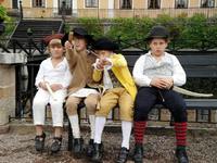 laddade. Axel Löfgren, Filip Selander, Edmund Willing och Arvid Löfgren såg till att träbössorna var laddade